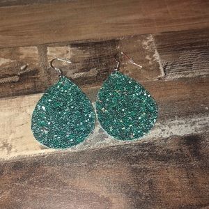 Teardrop earrings nwot